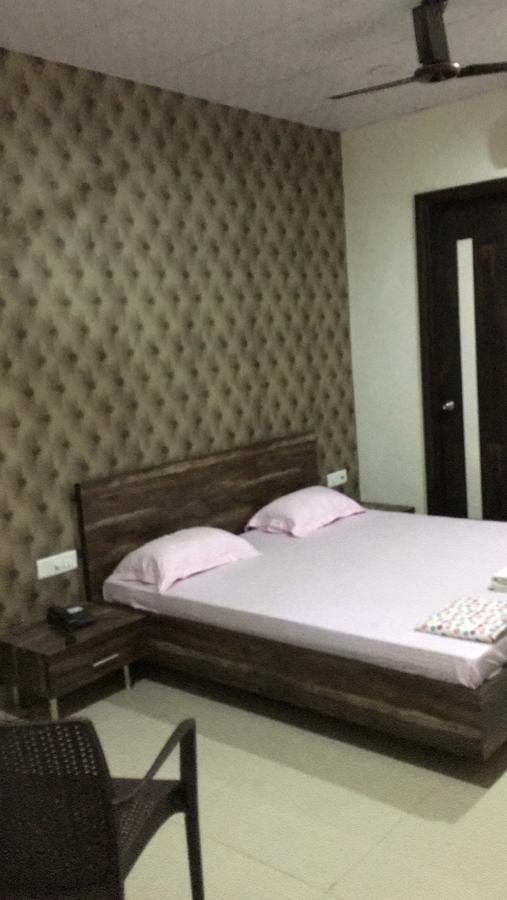 De Agya Paradise Otel Ludhiana Dış mekan fotoğraf